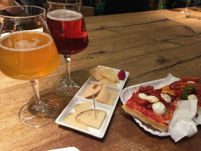 Some interesting organic beers available for sale in Bologna market, which we pairs with some fresh cheeses, and some fresh fried prawns and calamari from a fish stall. 
