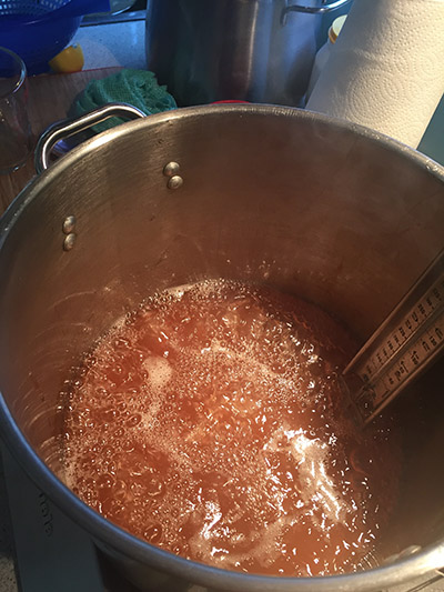 Give the quince liquid plenty of room to boil up. 